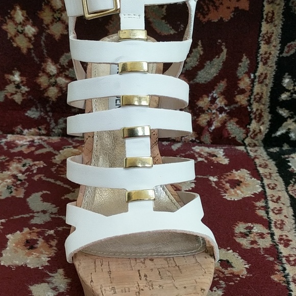 Steve Madden Gladiator Platform Wedges. - Picture 4 of 4